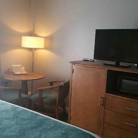 Hampton Village Inn Esterno foto
